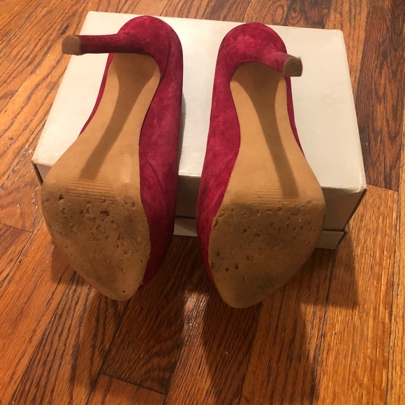 🚫SOLD🚫Women’s Suede JS Heels - Picture 3 of 4